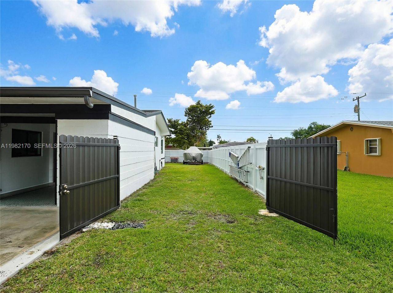 9460 Martinique Dr, Cutler Bay, FL 33189 Photo