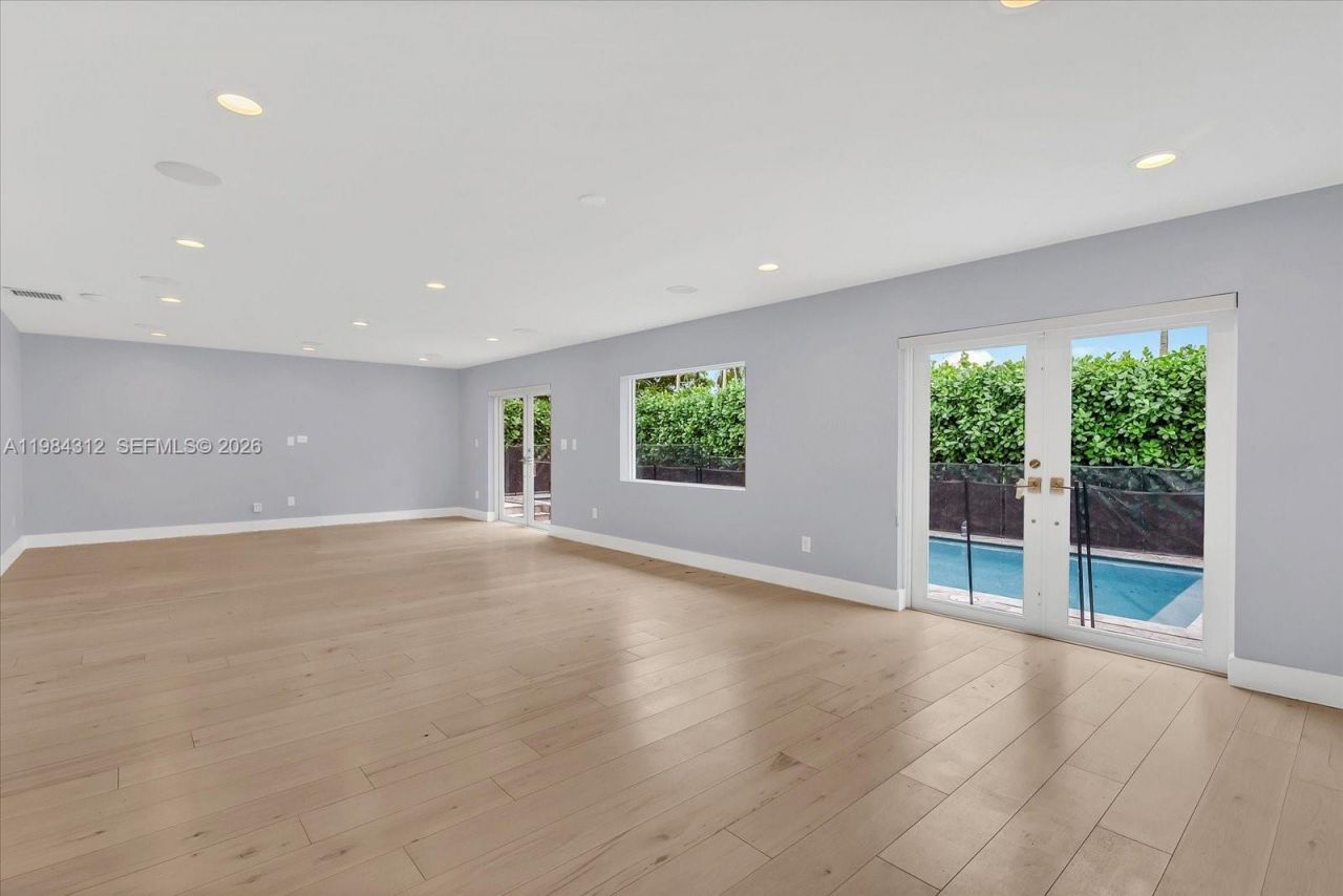 10330 SW 51st St , Miami, FL 33165 Photo