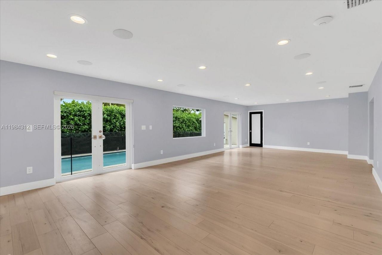 10330 SW 51st St , Miami, FL 33165 Photo