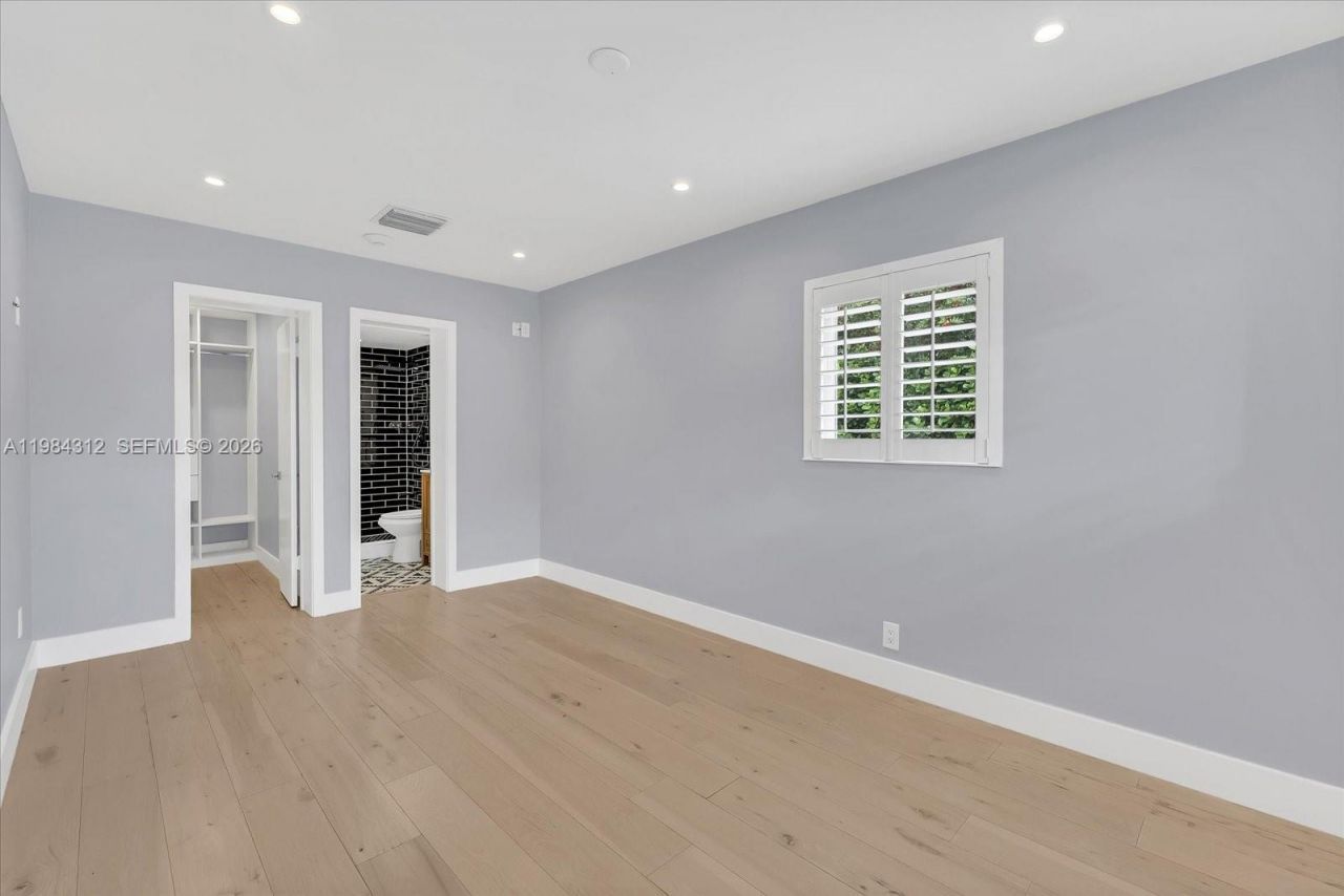 10330 SW 51st St , Miami, FL 33165 Photo