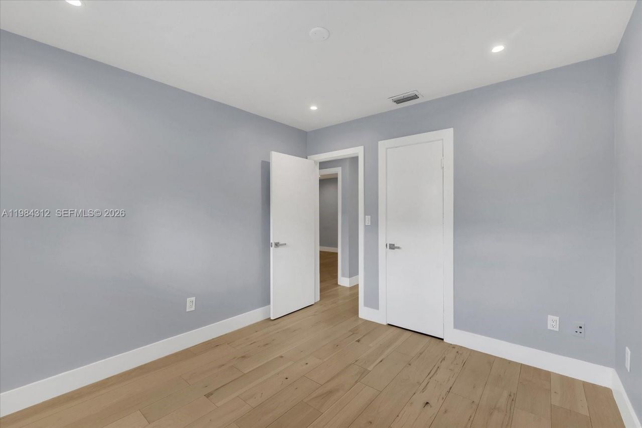 10330 SW 51st St , Miami, FL 33165 Photo