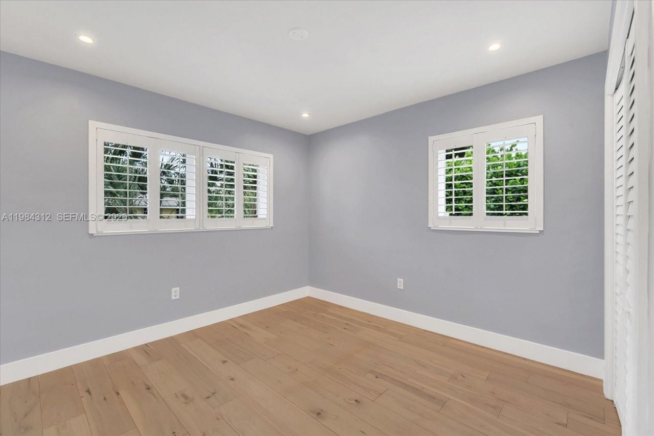 10330 SW 51st St , Miami, FL 33165 Photo