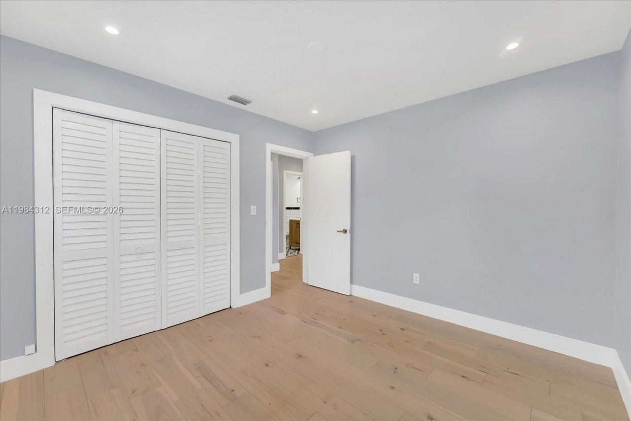 10330 SW 51st St , Miami, FL 33165 Photo