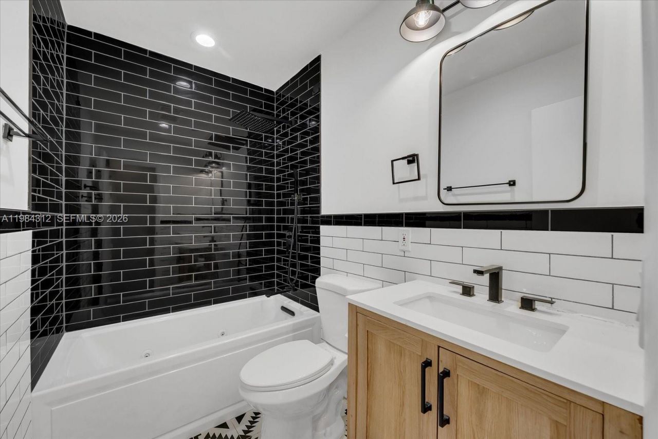 10330 SW 51st St , Miami, FL 33165 Photo