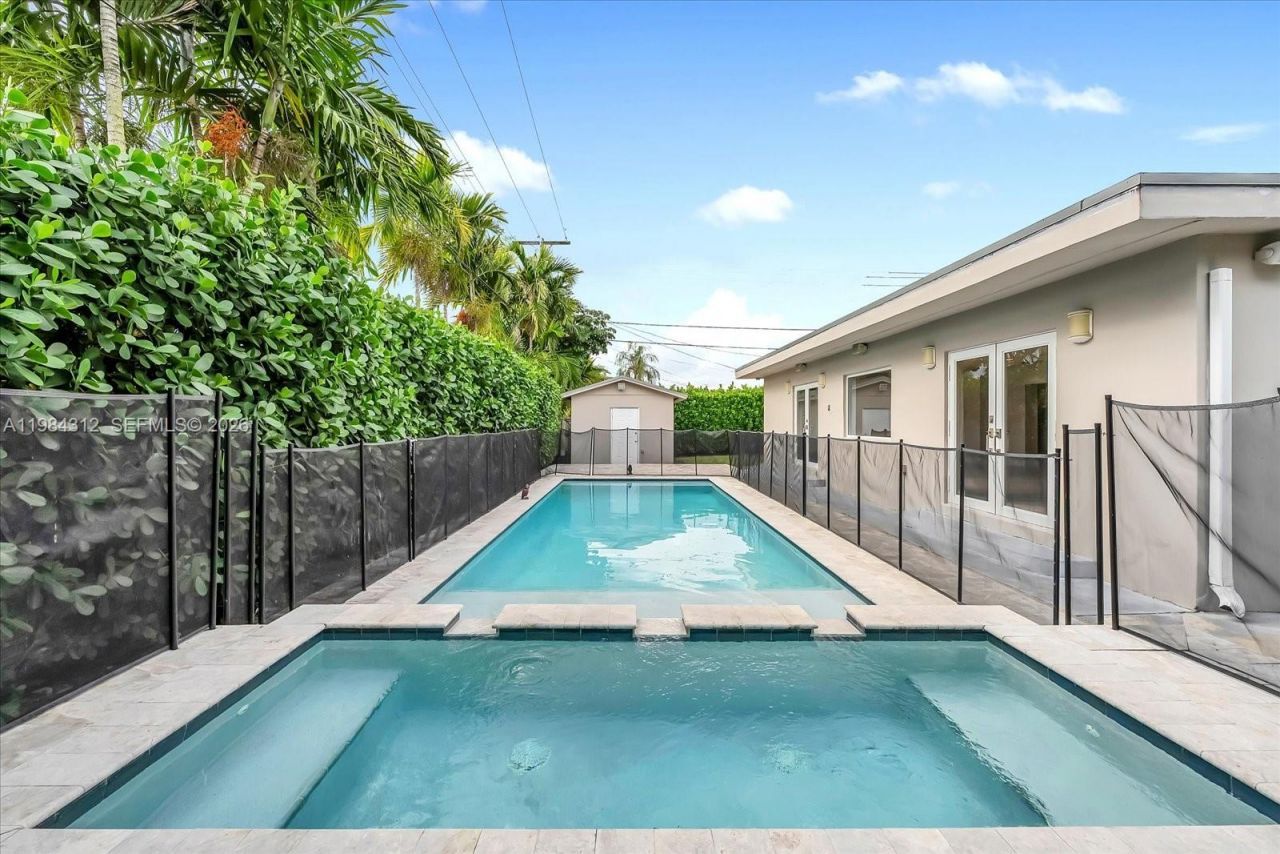 10330 SW 51st St , Miami, FL 33165 Photo