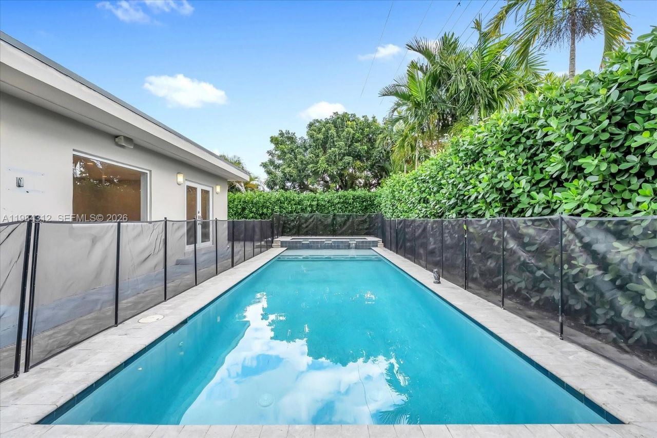 10330 SW 51st St , Miami, FL 33165 Photo