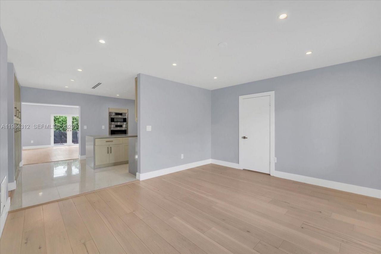 10330 SW 51st St , Miami, FL 33165 Photo