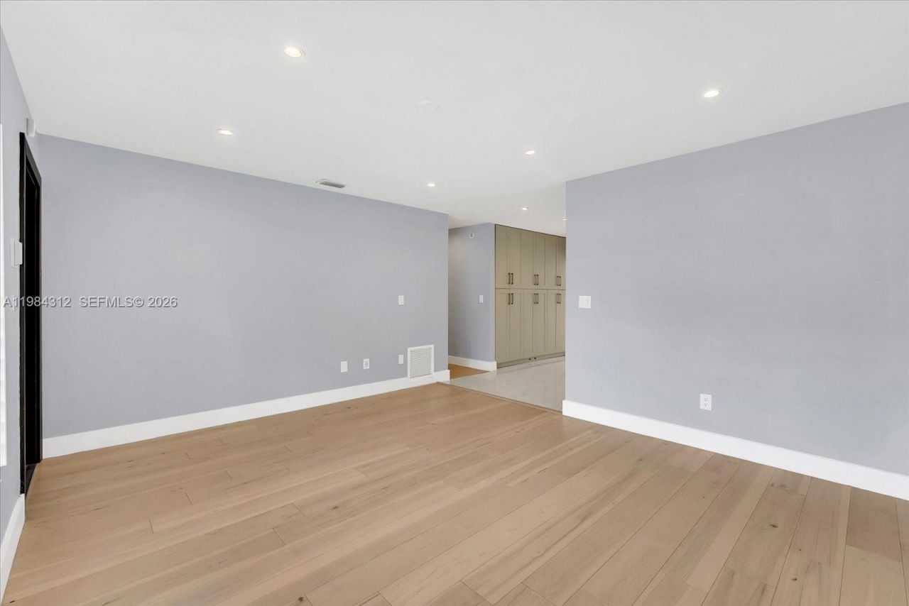 10330 SW 51st St , Miami, FL 33165 Photo