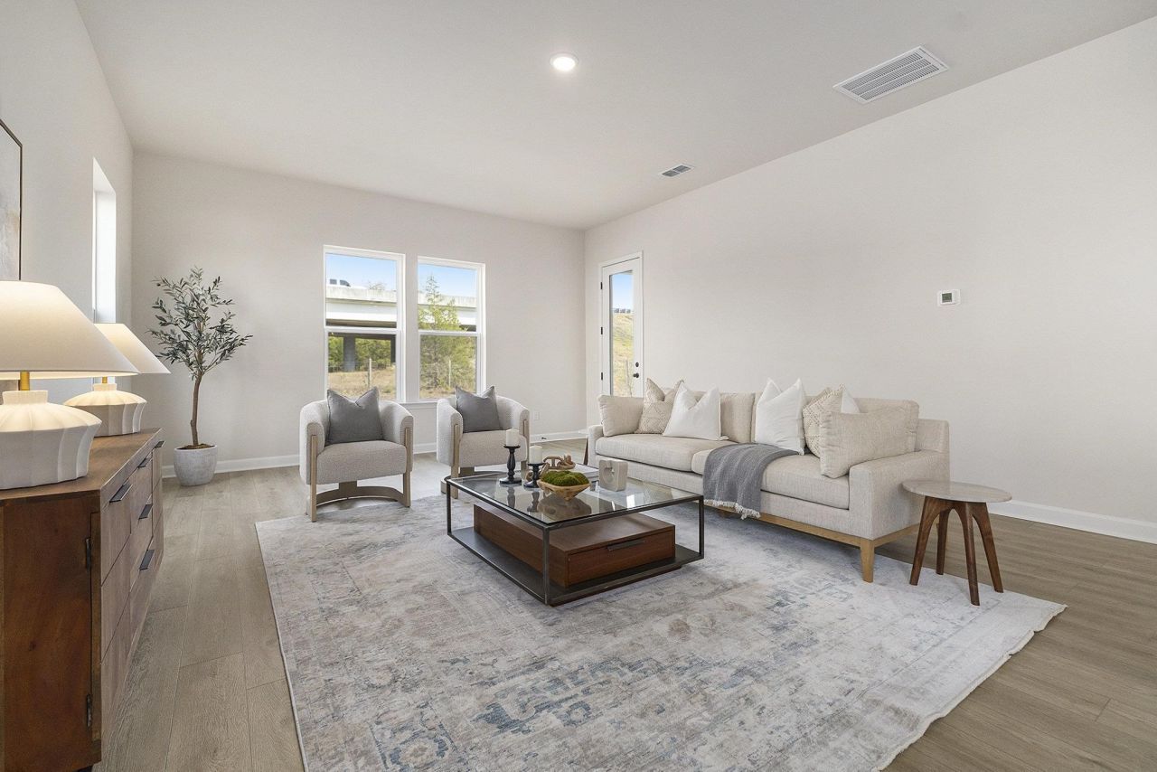 1000 Triton Ave. Photo 16