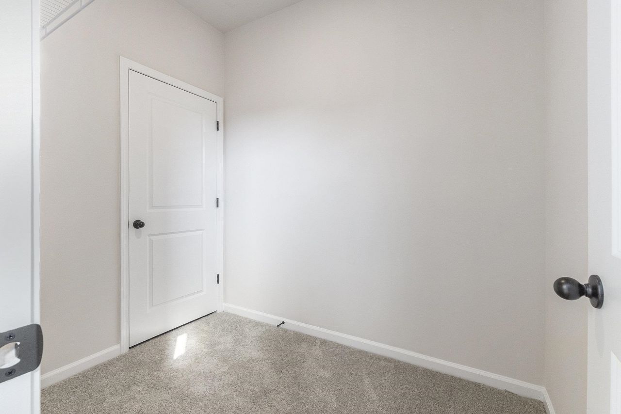 1000 Triton Ave. Photo 33