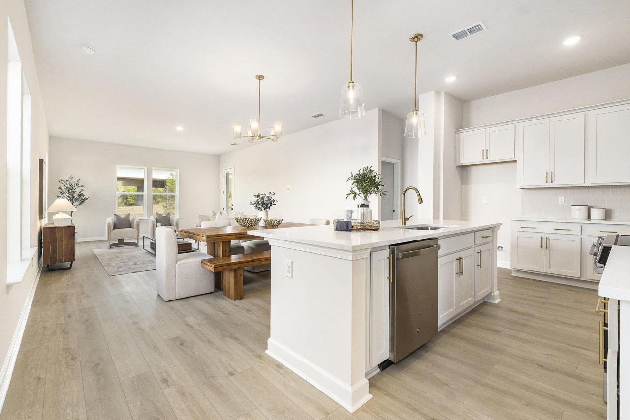 1000 Triton Ave. Photo 7