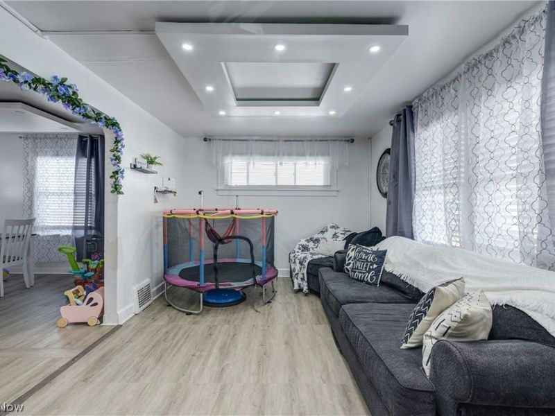 1402 E 185th Street, Cleveland, OH 44110 Photo 10