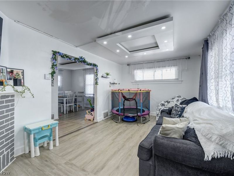 1402 E 185th Street, Cleveland, OH 44110 Photo 9