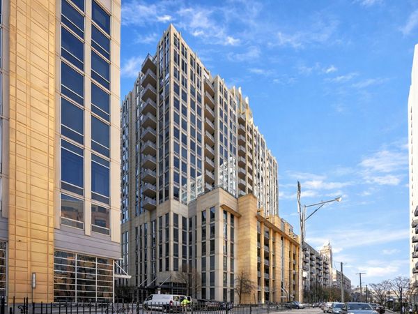 720 N Larrabee Street , Unit 1711, Chicago, IL 60654