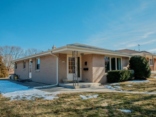 4200 S Mccarty Ave, Saint Francis, WI 53235