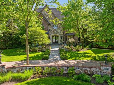 614 Hidden Creek Trail, Mendota Heights, MN 55118