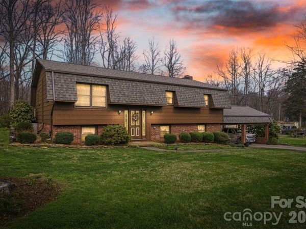 2480 Sweetbriar Circle , Lenoir, NC 28645