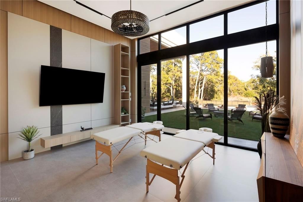 6616 Trail Blvd , Naples, FL 34108 Photo