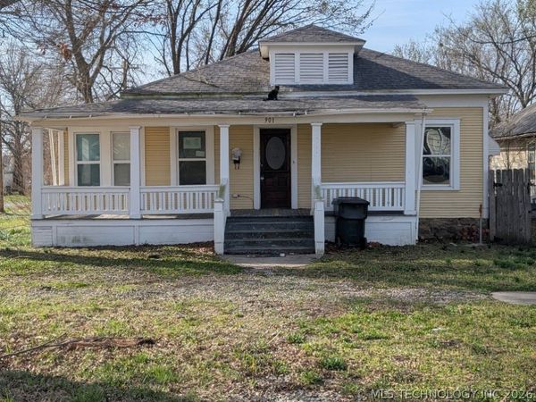901 W Gentry Street , Henryetta, OK 74437