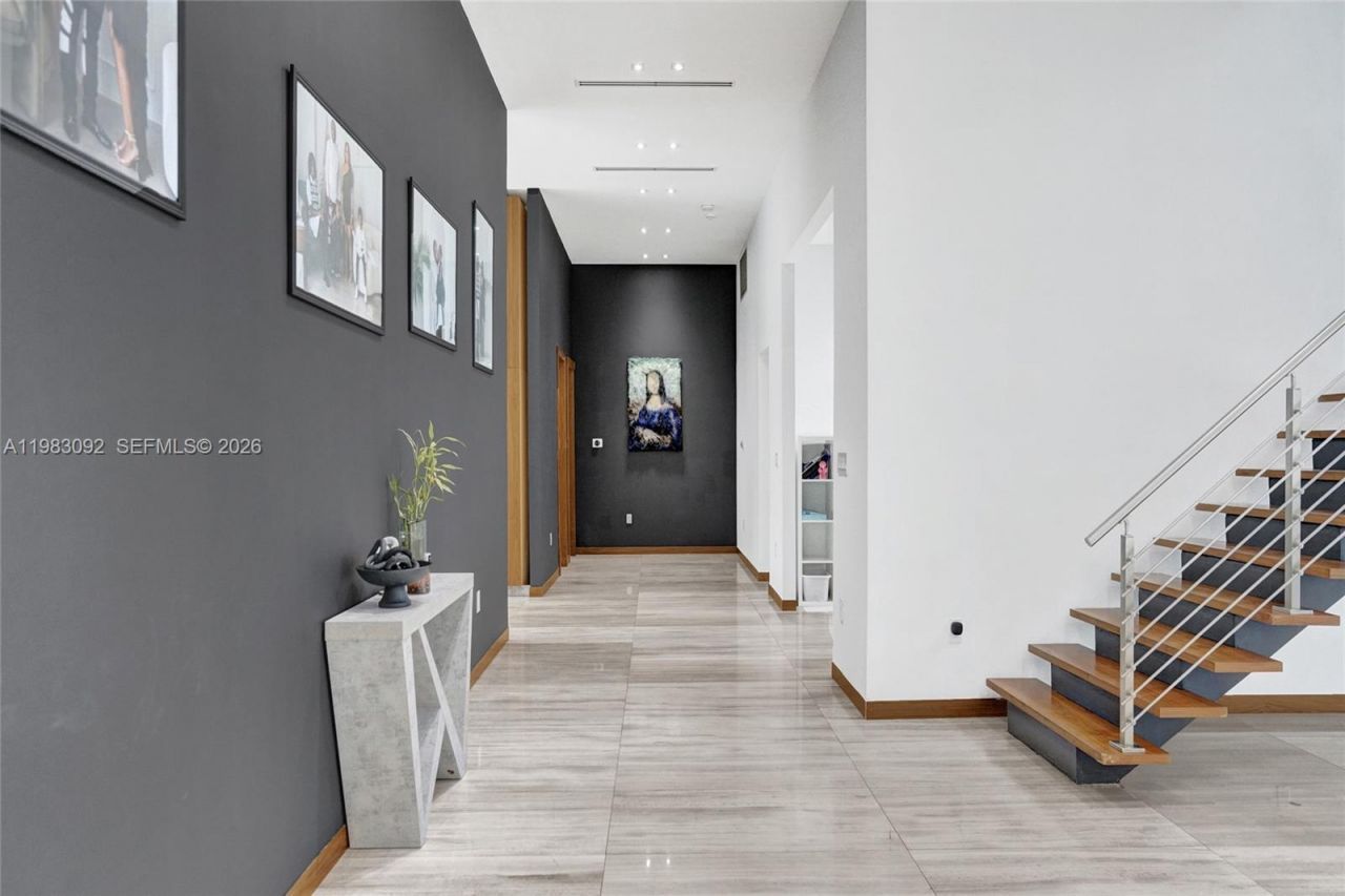 19914 NE 19th Ct, Miami, FL 33179 Photo