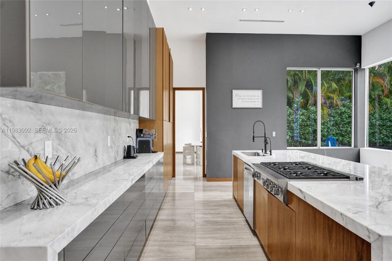 19914 NE 19th Ct , Miami, FL 33179 Photo