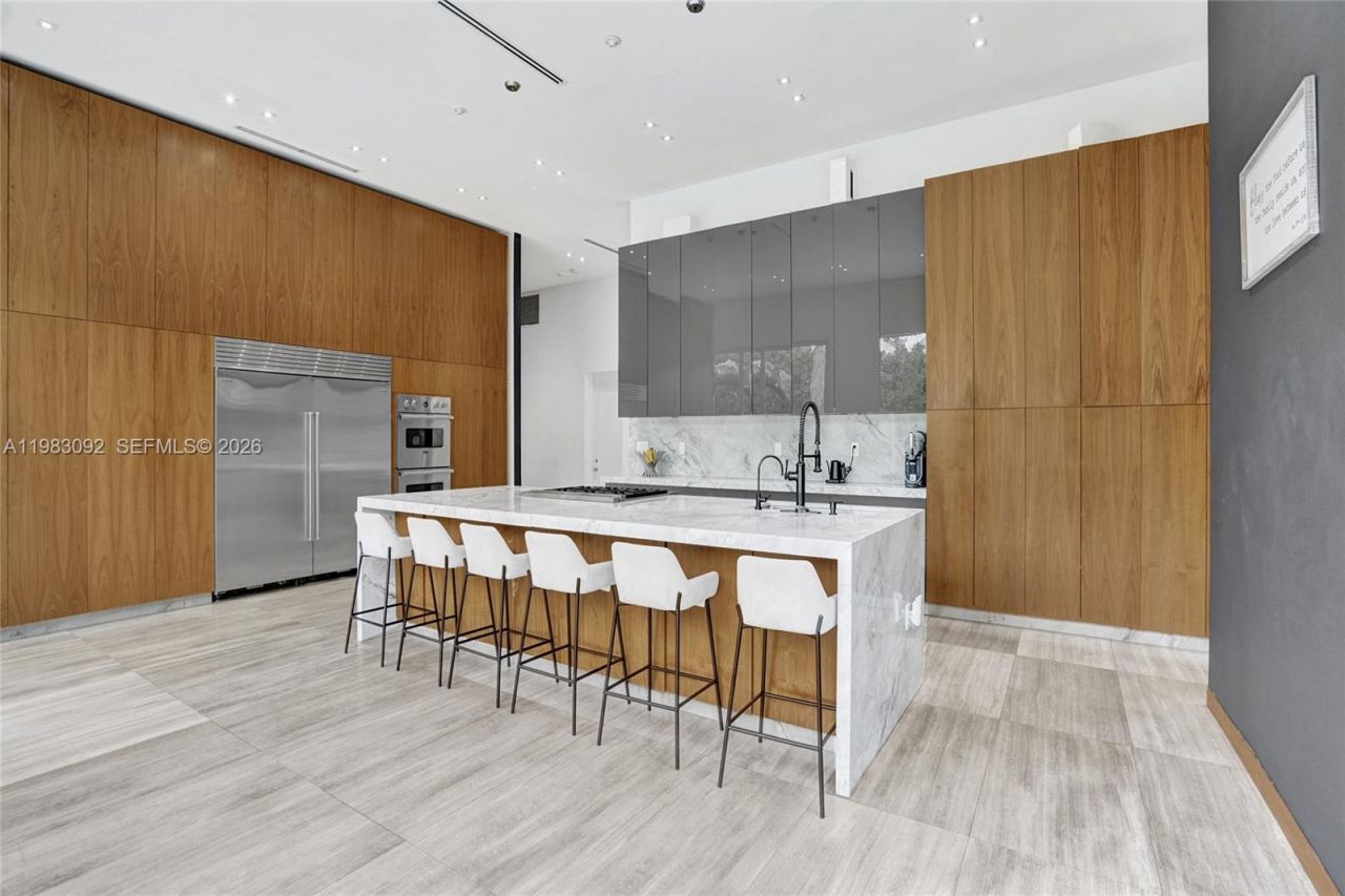 19914 NE 19th Ct , Miami, FL 33179 Photo