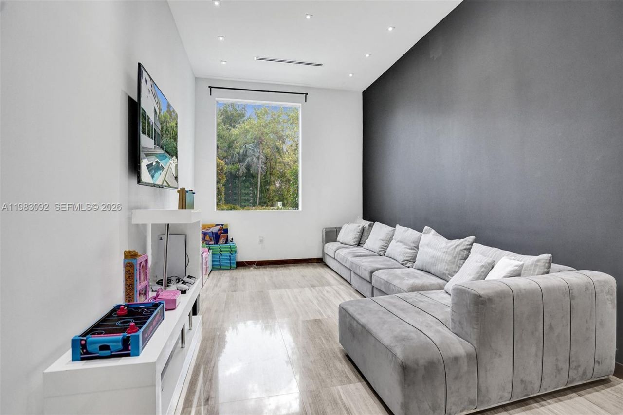 19914 NE 19th Ct , Miami, FL 33179 Photo