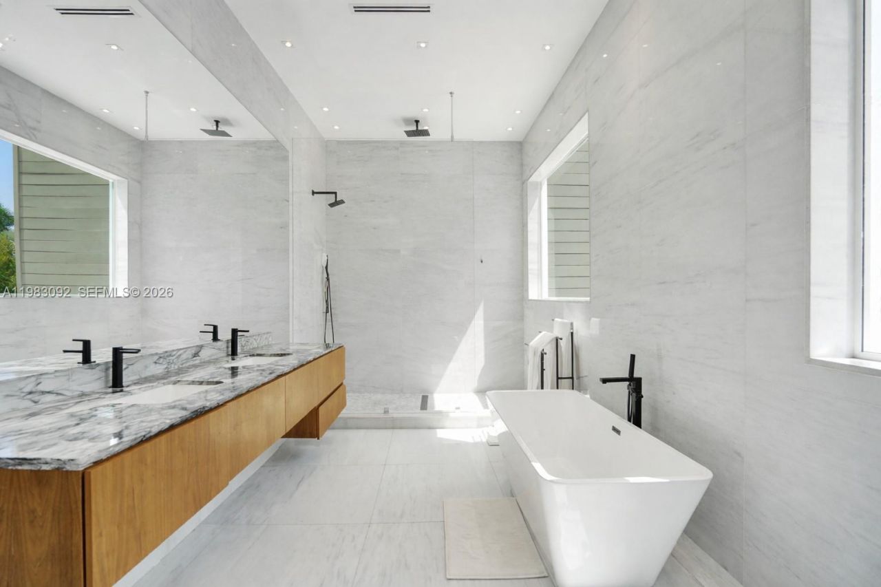 19914 NE 19th Ct , Miami, FL 33179 Photo