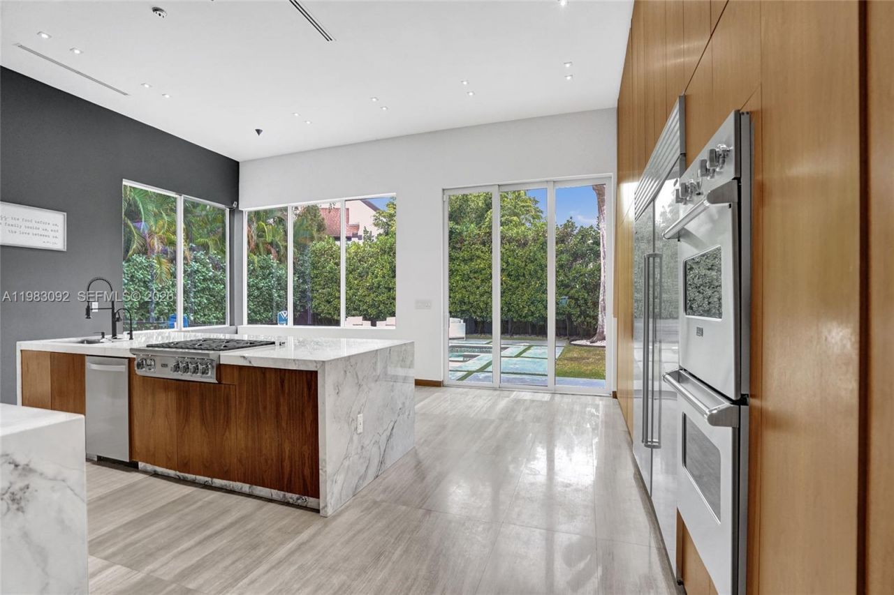 19914 NE 19th Ct, Miami, FL 33179 Photo