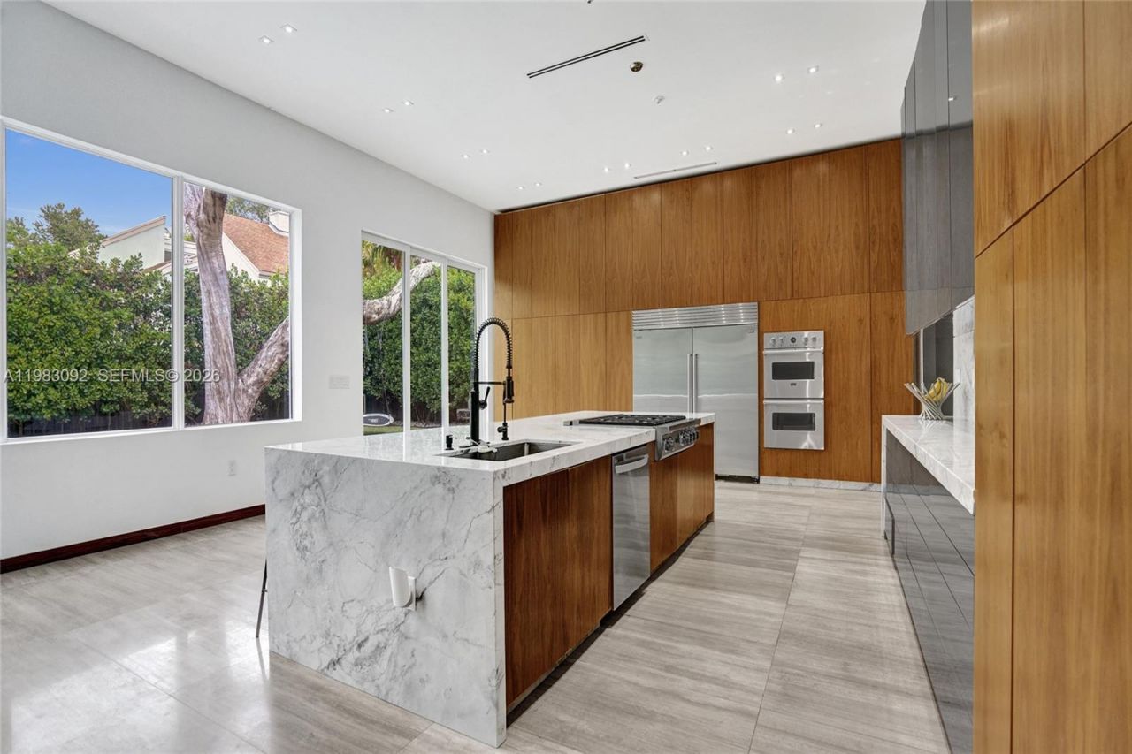 19914 NE 19th Ct , Miami, FL 33179 Photo