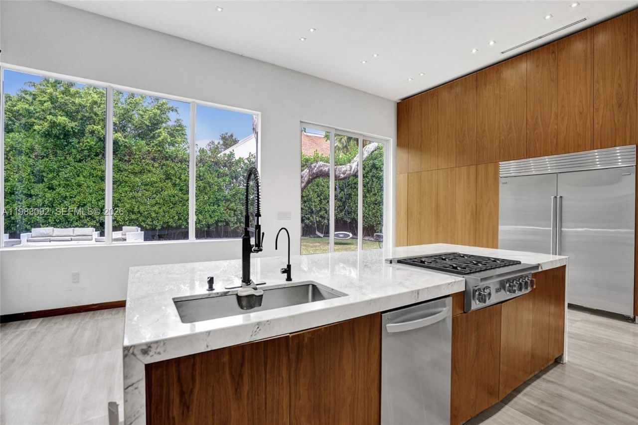 19914 NE 19th Ct, Miami, FL 33179 Photo