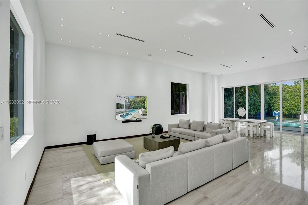 19914 NE 19th Ct, Miami, FL 33179 Photo