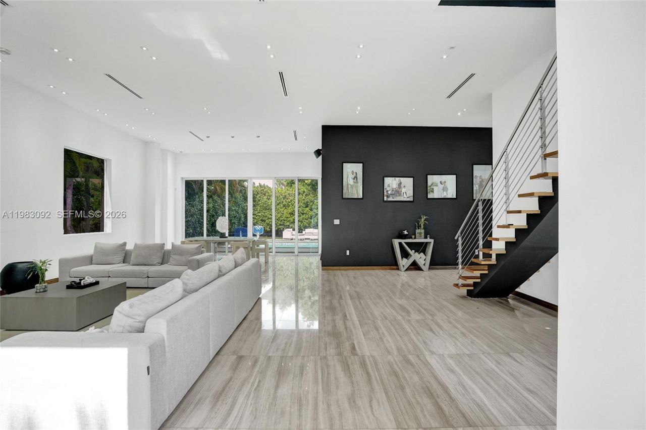 19914 NE 19th Ct, Miami, FL 33179 Photo