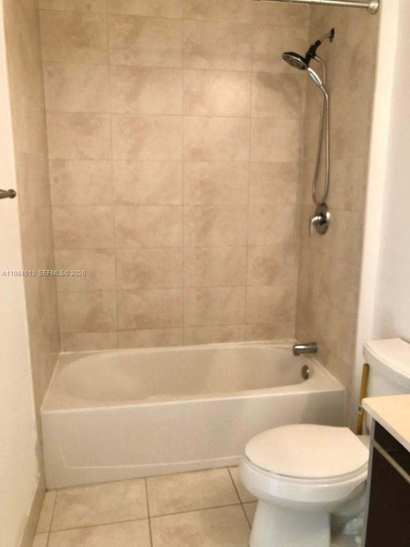 1900 N Bayshore Dr, Unit 1619, Miami, FL 33132 Photo