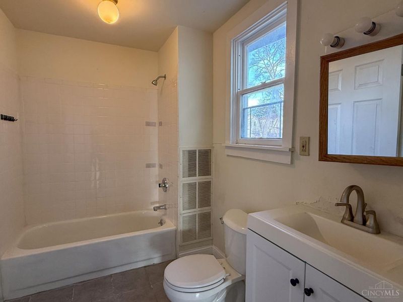 1606 Brewster Avenue, Cincinnati, OH 45207 Photo 12