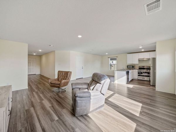 7058 DOMINIC VLY, San Antonio, TX 78242