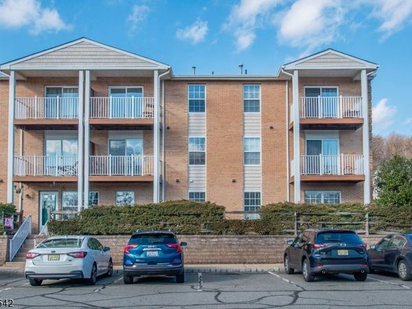 210 Vista Dr, Hanover, NJ 07927