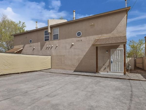 1519 Larkin Lane SW, Albuquerque, NM 87105