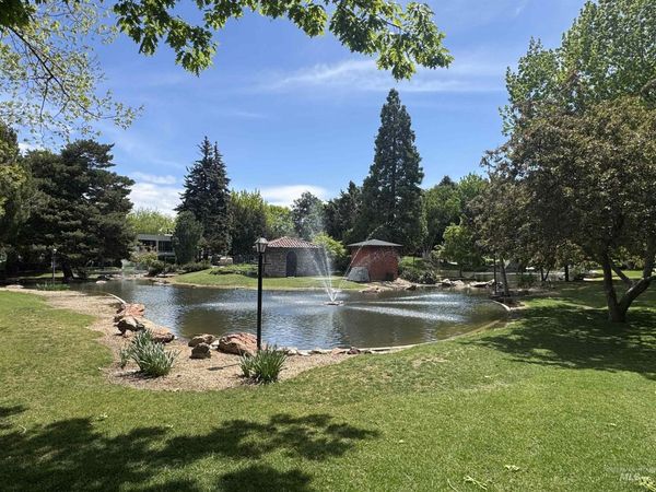 1095 N Camelot Dr, Boise, ID 83704