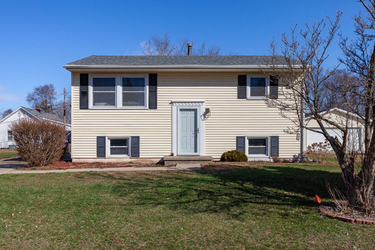 1207 W Pottawatamie Street, Tecumseh, MI 49286 Main Photo