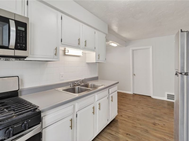 5571 Oakwood Avenue, Maple Heights, OH 44137 Photo 12