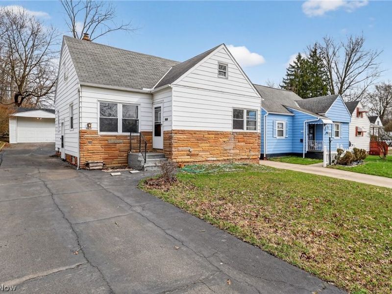 5571 Oakwood Avenue, Maple Heights, OH 44137 Photo 2