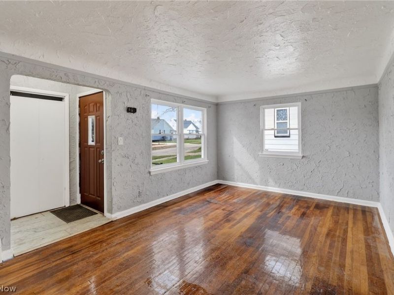 5571 Oakwood Avenue, Maple Heights, OH 44137 Photo 6