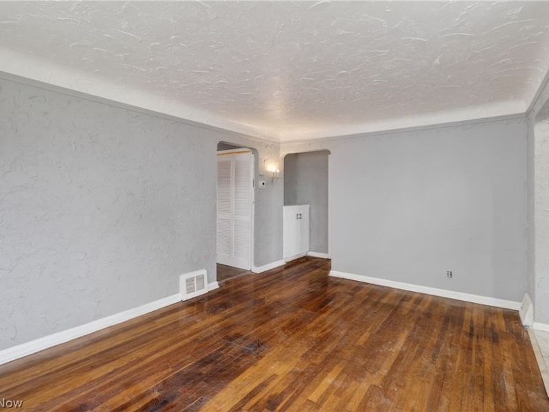 5571 Oakwood Avenue, Maple Heights, OH 44137 Photo 8