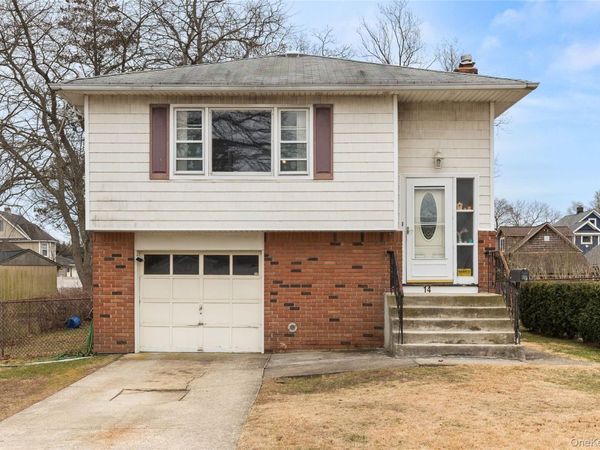 14 Cumberland Street , West Babylon, NY 11704
