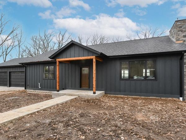 N6095 Johnson ROAD, Burlington, WI 53105