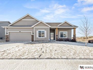 18135 Camden Avenue , Elkhorn, NE 68022
