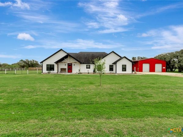 201 Stone Oak Drive , Inez, TX 77968