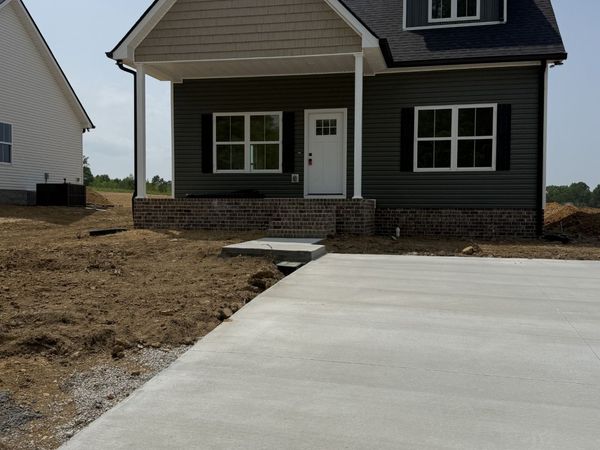 905 Wilkie St N, Mc Ewen, TN 37101