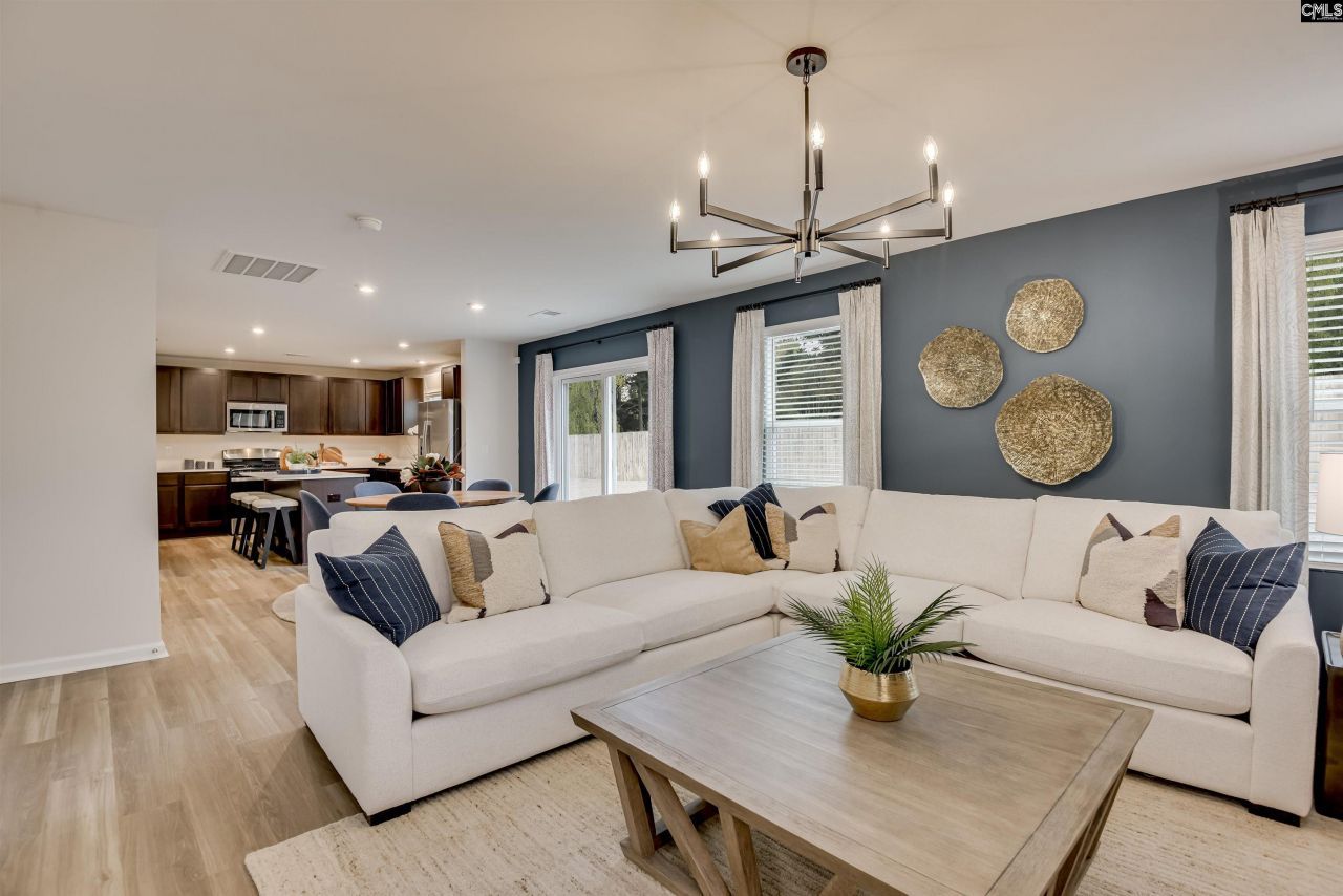 160 Kingfield Drive Photo 9